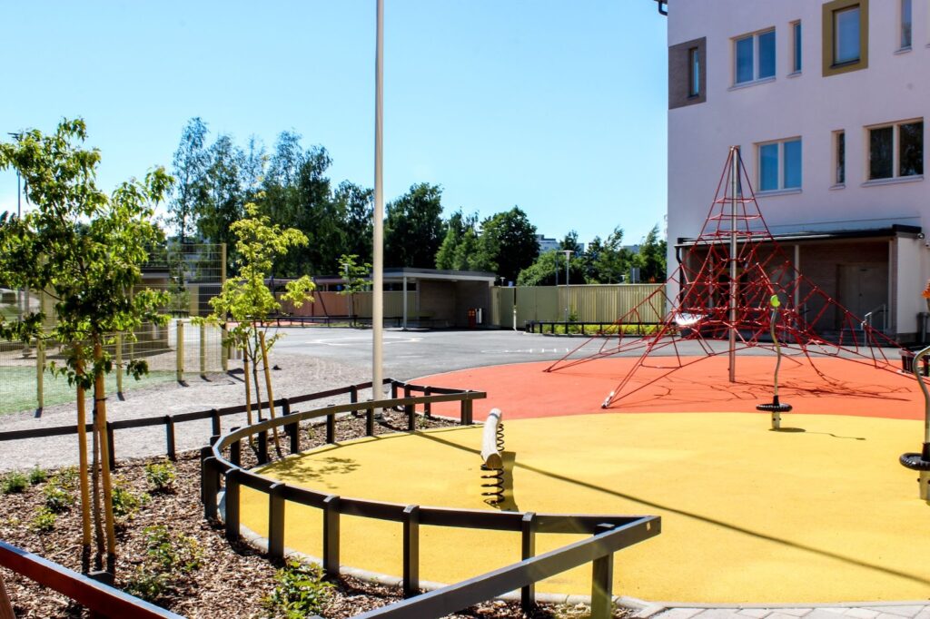 Espoon kris­til­li­sen koulun pi­ha­suun­ni­tel­ma