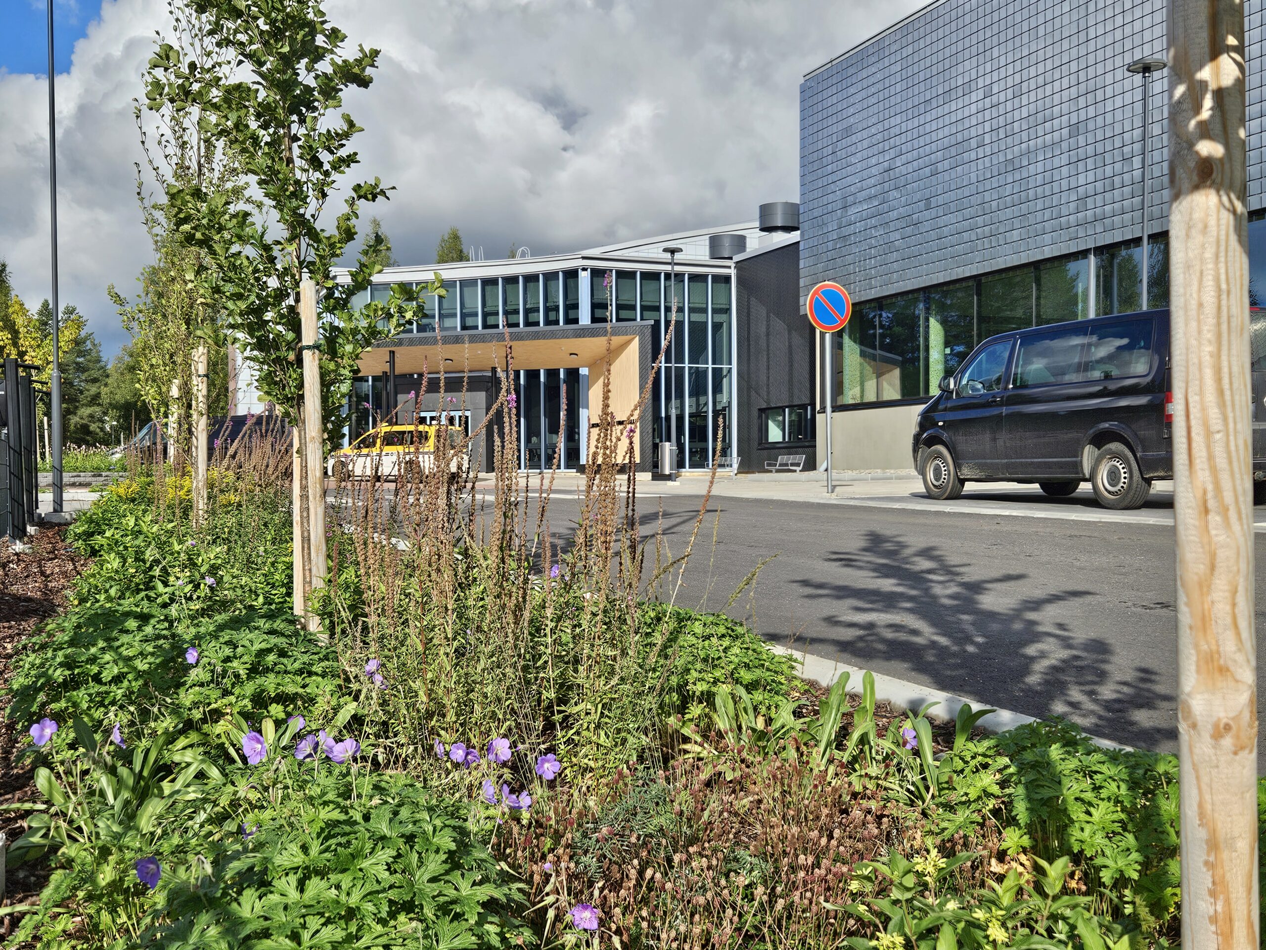 Linnanmaan uimahallin piha