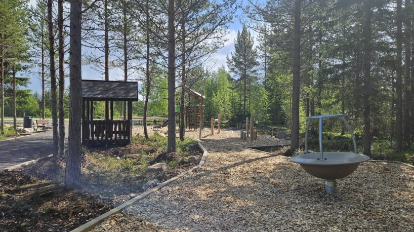 Liesharjun leikkipaikan piha-alue